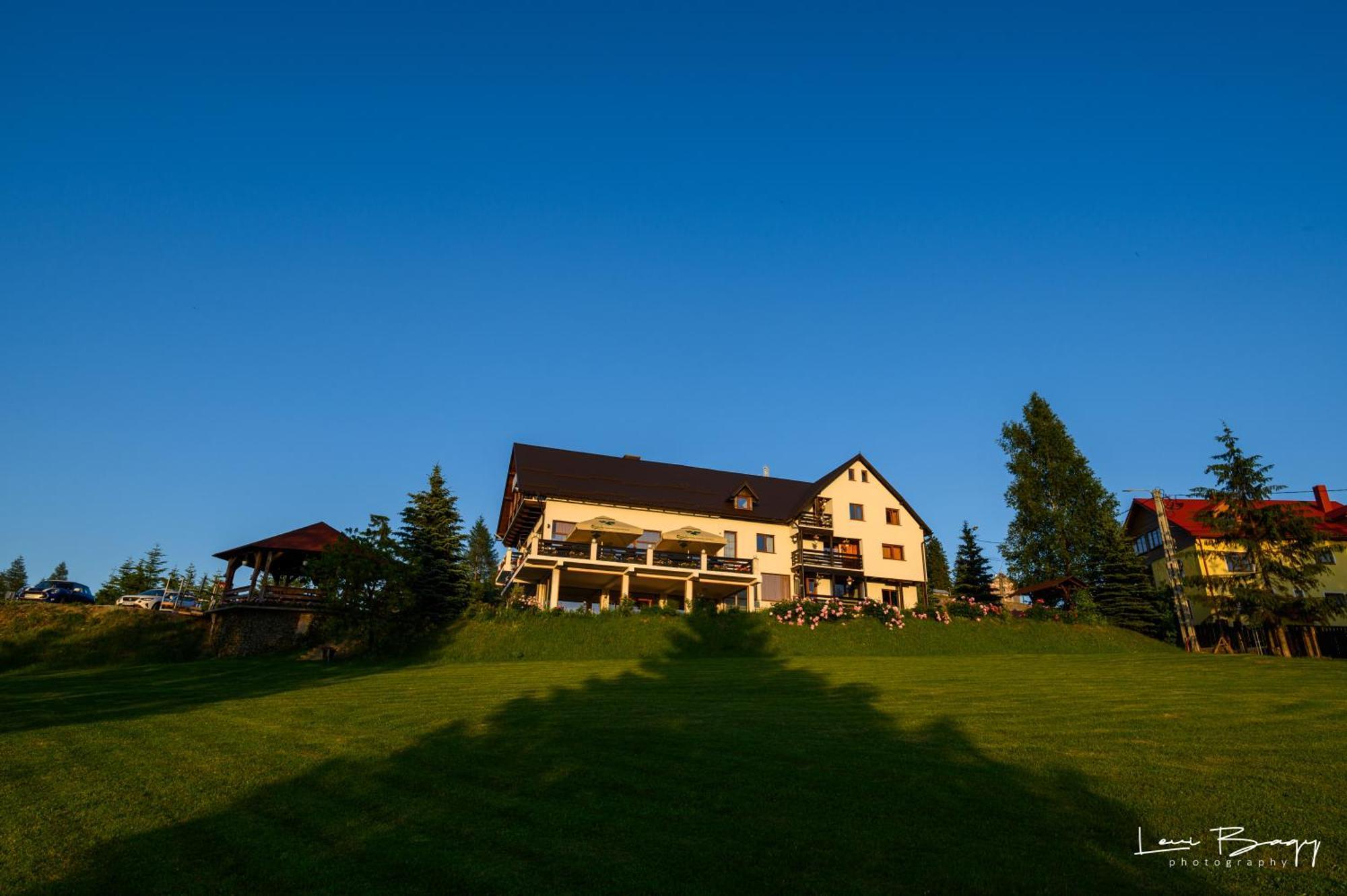 Отель Tihuta Retreat Пьятра-Фантанеле Экстерьер фото