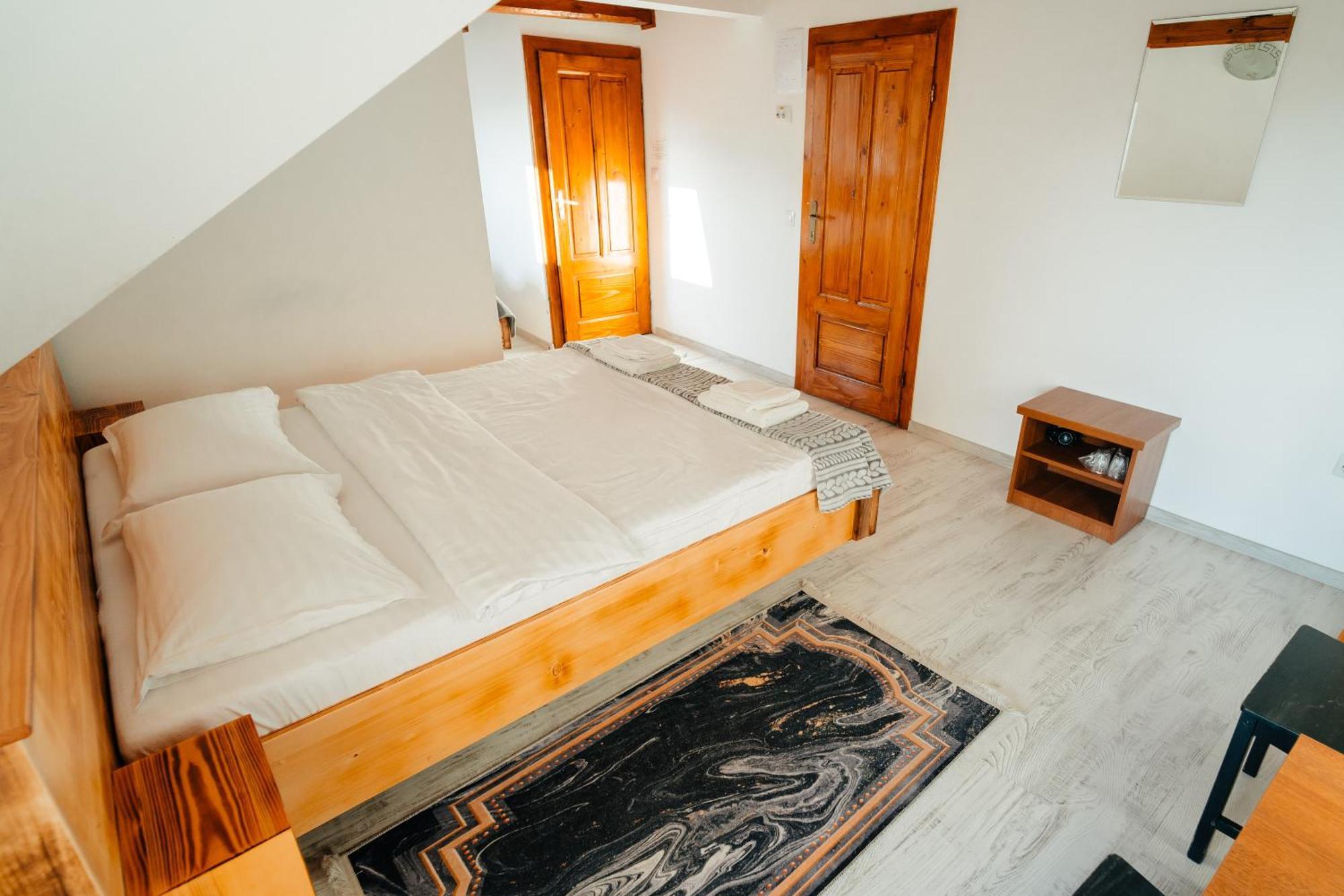 Отель Tihuta Retreat Пьятра-Фантанеле Экстерьер фото