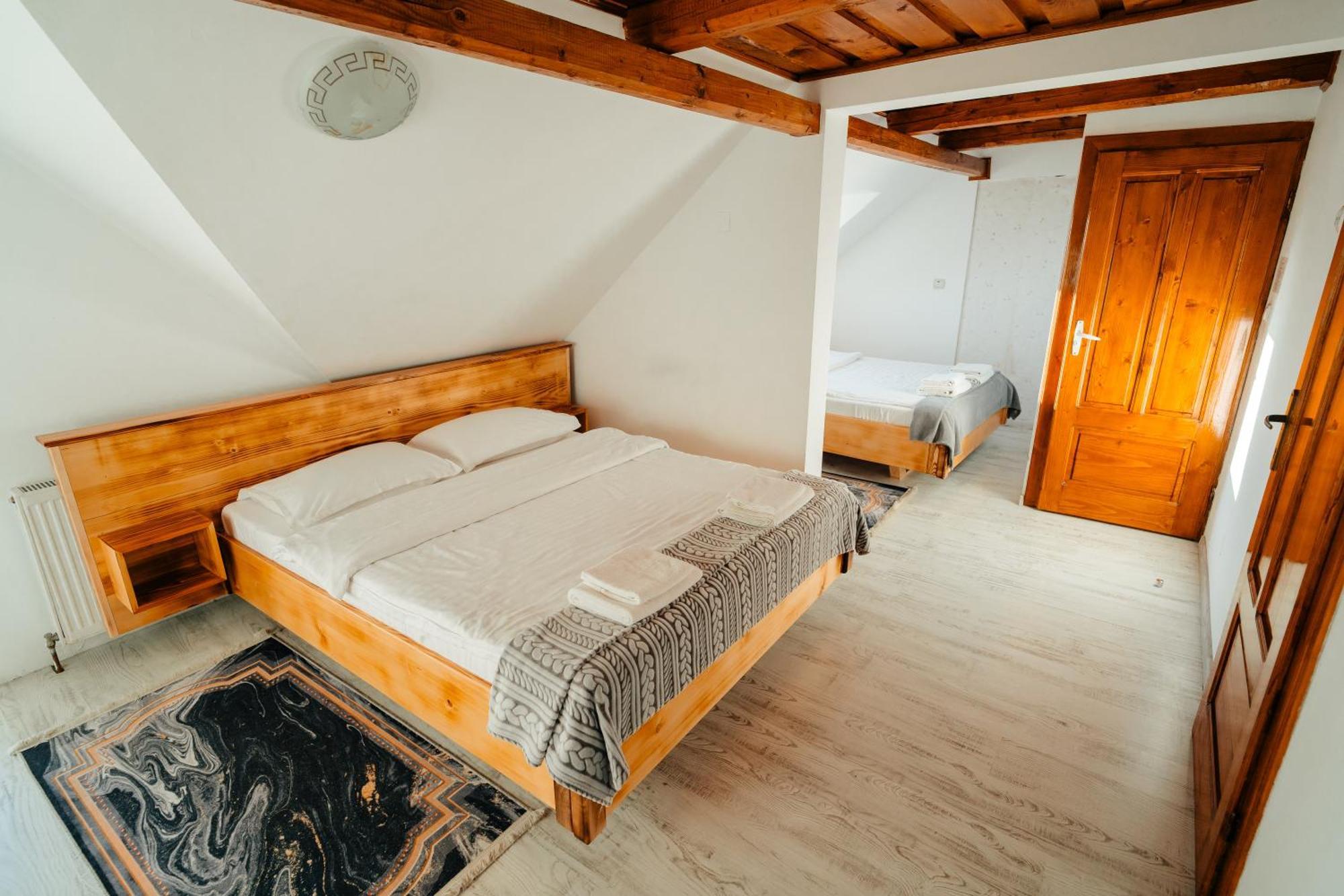 Отель Tihuta Retreat Пьятра-Фантанеле Экстерьер фото